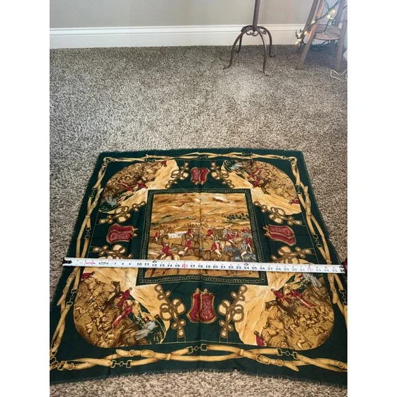 Challis by Berkshire Acrylic Scarf Equestrian Horse Scene Green Gold Women's - Picture 5 of 5
